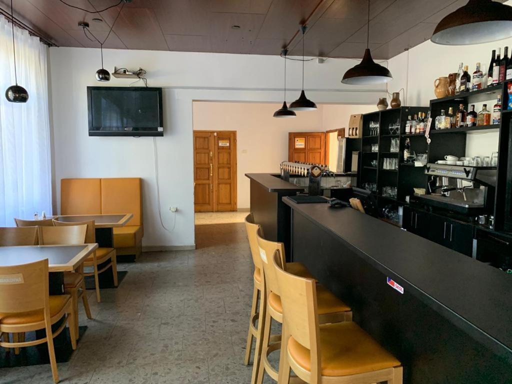 Pivovar Maly Janek - Restaurace, Penzion A Stany Jince Εξωτερικό φωτογραφία